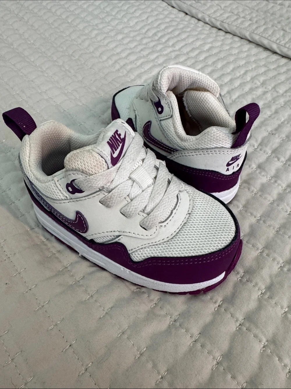Nike Kids White and Purple Low-Top Sneakers